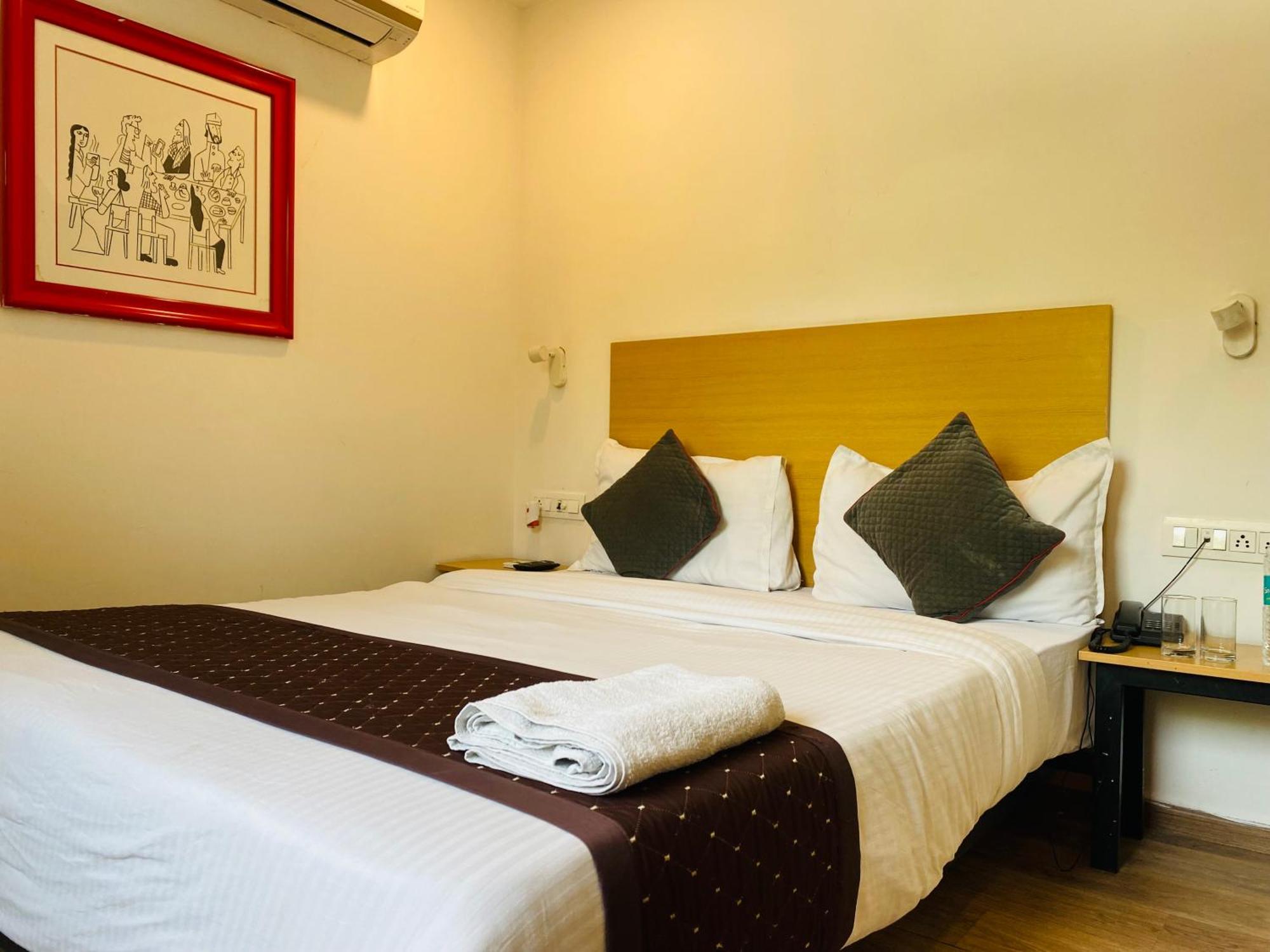 Qotel Hotel Ip Residency East Delhi Preet Vihar Nueva Delhi Exterior foto